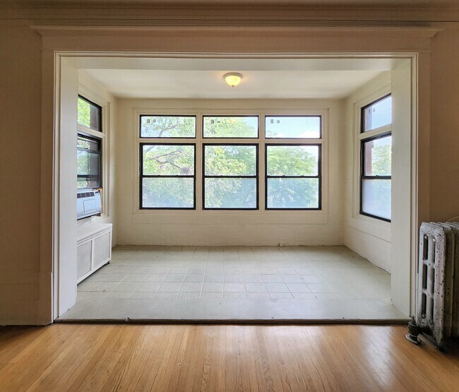 Building Photo - 5600 S Dorchester Ave