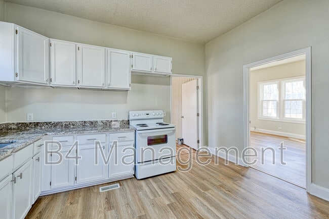 Building Photo - 555 W Peachtree St