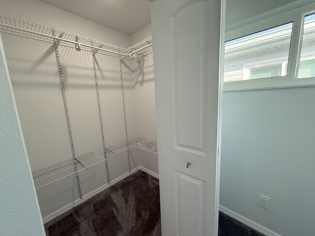 Building Photo - Waterfront 3 bedroom townhome with dock!