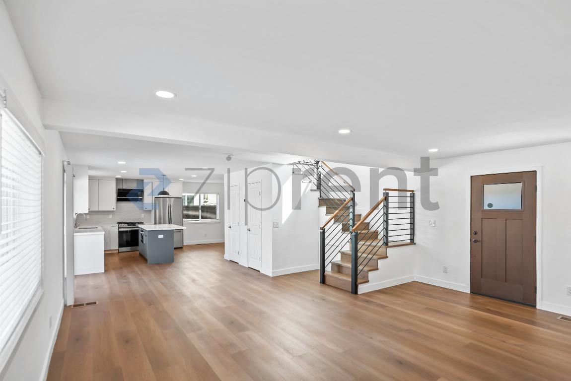 Building Photo - Unit