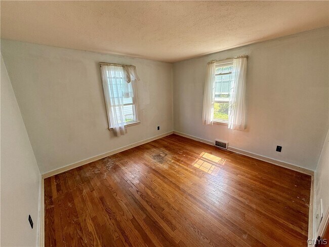 Building Photo - 116 Chestnut Hill Dr