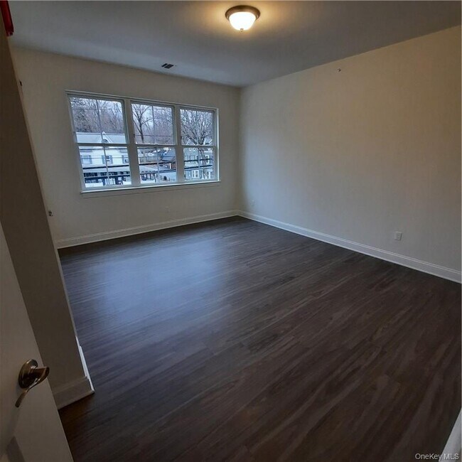 Building Photo - 250 NY-32