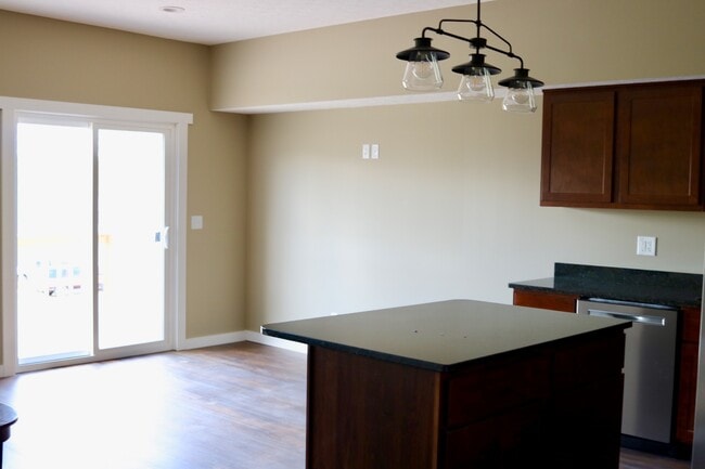 Building Photo - 1 Honey Locust Ln