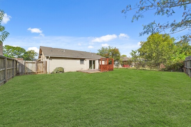 Building Photo - 7227 Colima Dr