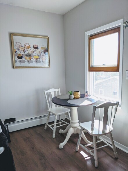 Kitchen - 680 Juno Ave