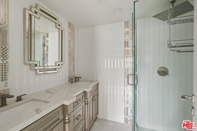 Building Photo - 5534 Sylmar Ave