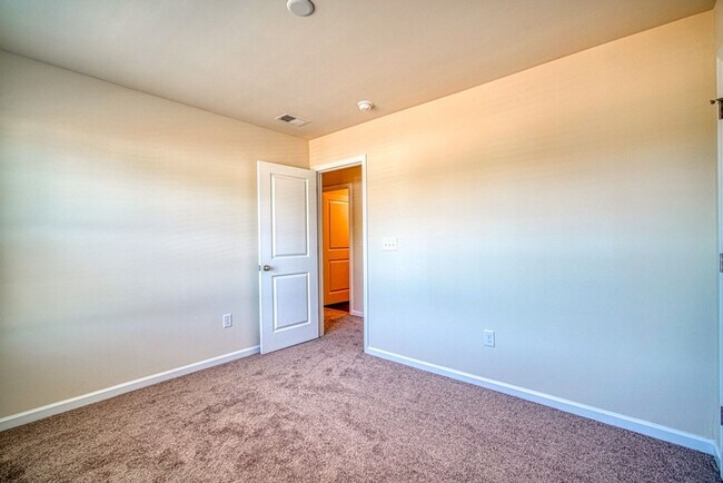 Building Photo - 580 Millsgate Cir