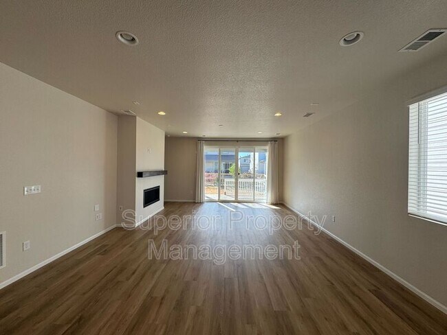 Building Photo - 981 Sandhills St