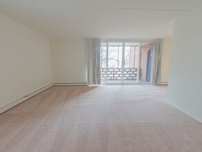 Building Photo - Lake Club Apartments