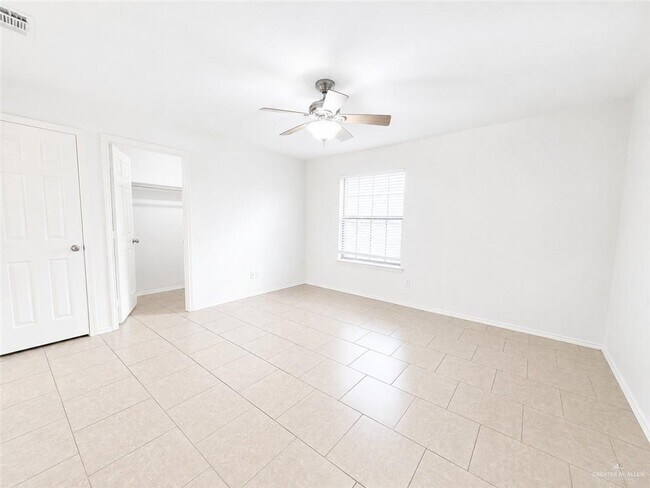 Building Photo - 1523 Oasis Dr