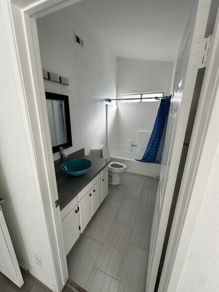 Building Photo - 4732 Katrina Pl