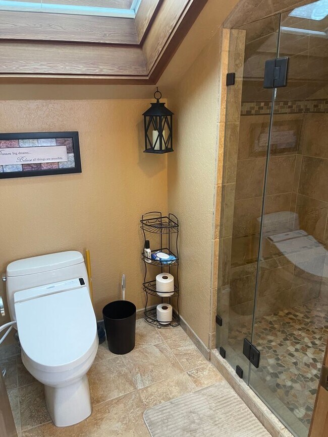 Building Photo - Beautiful furnished house in Stateline available now!