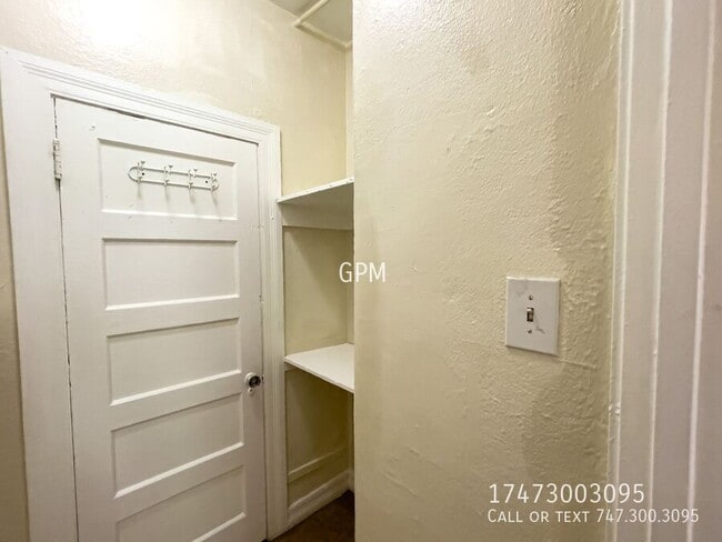 Building Photo - 2161 Clifford St