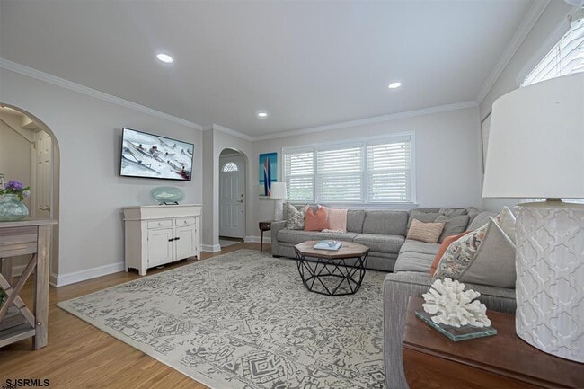 Building Photo - 112 N Argyle Ave