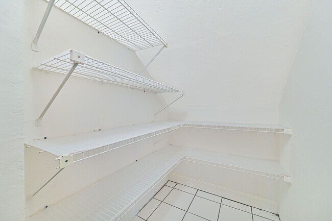 Building Photo - NOW AVAILABLE - First Floor Condo with 1 Car Garage in Eagle Ridge!