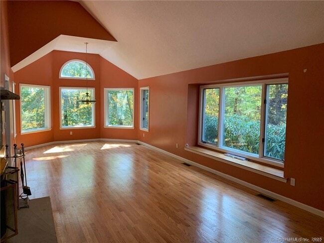 Building Photo - 380 Huckleberry Hill Rd