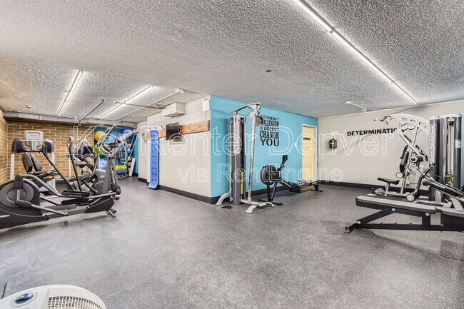 Building Photo - 2880 S Locust St