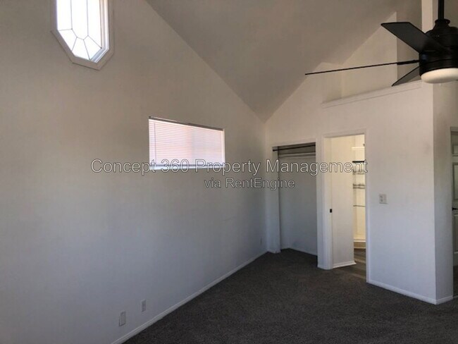 Building Photo - 4517 E Lavante St