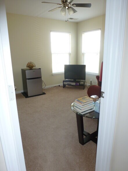 Building Photo - 107 Portland Falls Dr