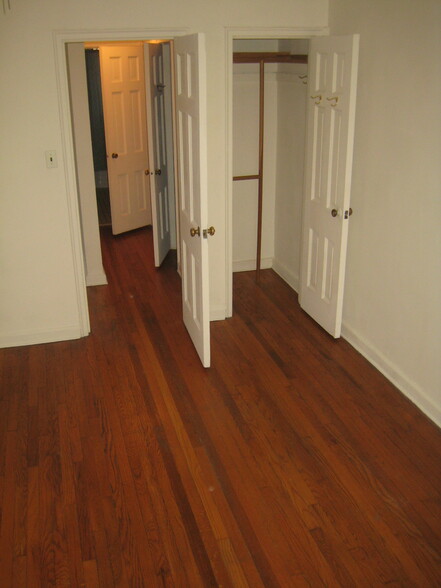 Building Photo - 530 Castleton Ave