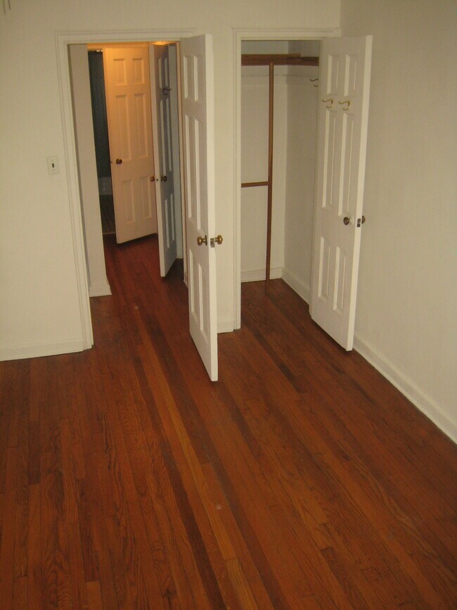 Building Photo - 530 Castleton Ave