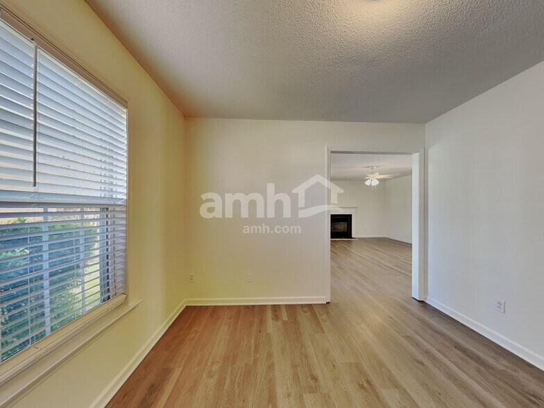 Building Photo - 5520 Bridgegate Dr