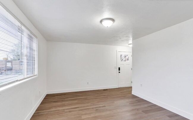 Building Photo - Remodeled 2-bedroom, 1-bathroom apartment ...
