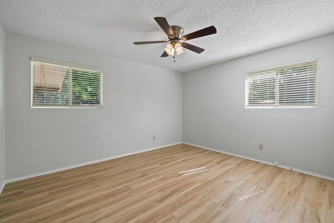 Building Photo - 704 Brookwood Cir