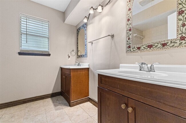 Building Photo - 5718 Upper Lake Dr