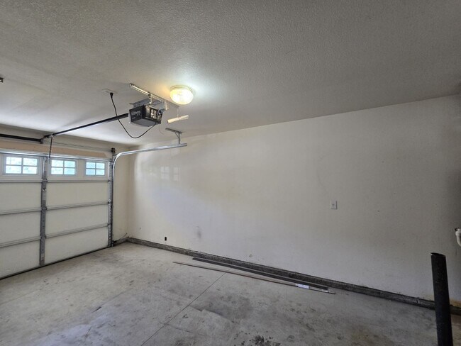 Building Photo - 390 Maylea Pl