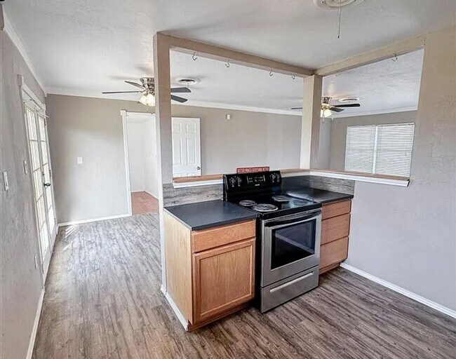 Building Photo - 4406 NW Denver Ave
