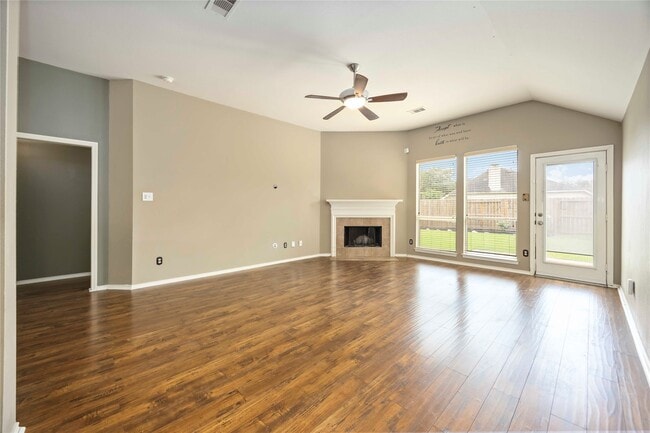 Building Photo - 2019 Shore Breeze Dr