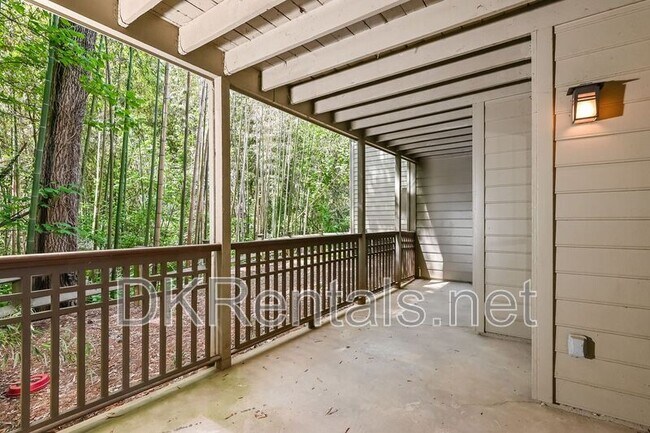 Building Photo - 201 Lenox Way NE