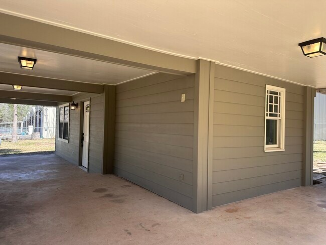 Building Photo - 13868 Cedar Hill Rd