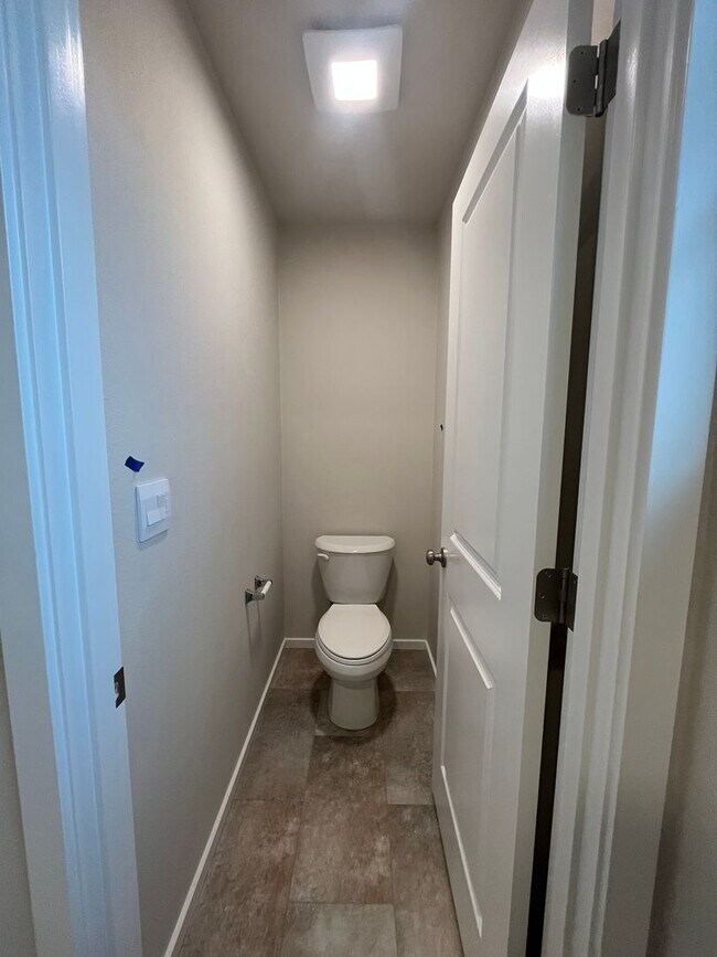 Building Photo - 4-bedroom 2.5-Bathroom. Never been lived in!!