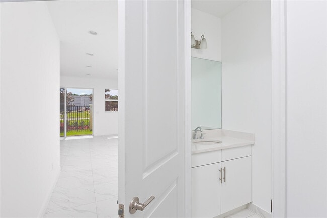 Building Photo - 6947 Pines Cir