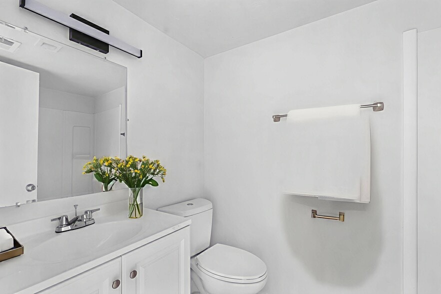 Building Photo - The Meridian at 2825