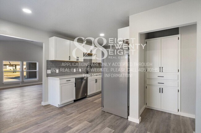 Building Photo - *COMING 7/9/2026!*  Beautiful 3 Bed/2 Bath Duplex Less Than 1 Mile from Campus!