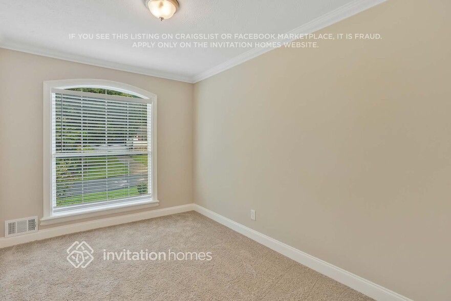 Building Photo - 2033 Carriage Way