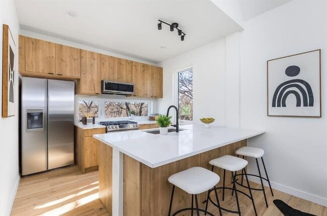 Building Photo - 1205 Perez St