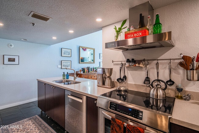 Building Photo - 100 E Fillmore St