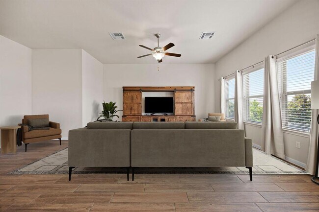 Building Photo - 131 Mount Ellen St