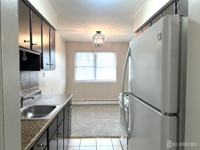 Building Photo - 8 Manchester Ct