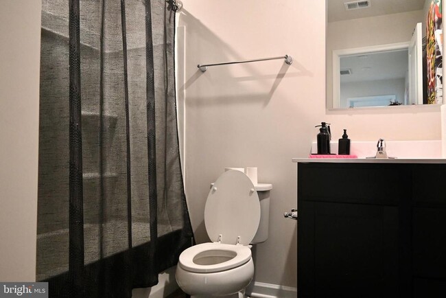 Building Photo - 110 Mariners Wy