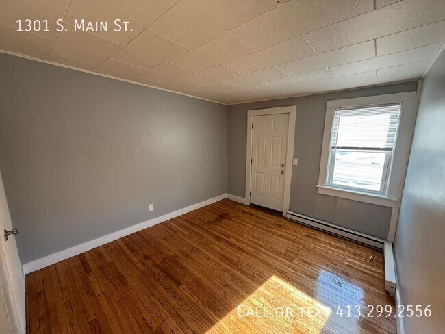 Building Photo - 1301 S Main St