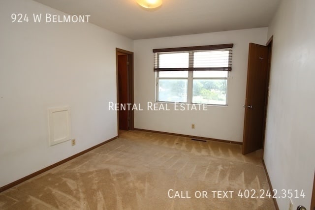 Building Photo - 924 W Belmont-