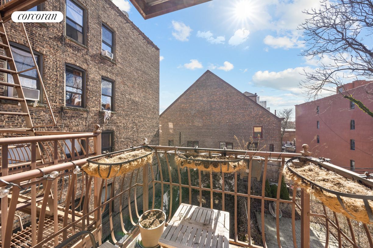 Building Photo - 272 Dean St