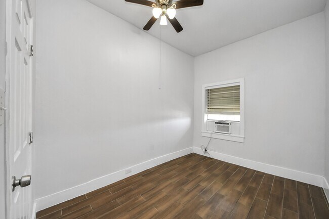 Building Photo - 1213 28th St