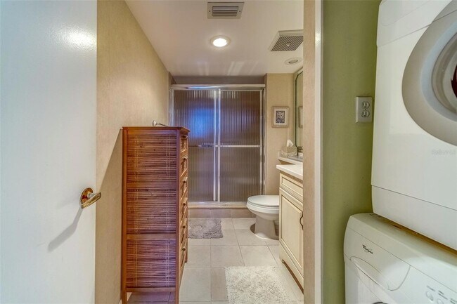 Building Photo - 400 Island Way