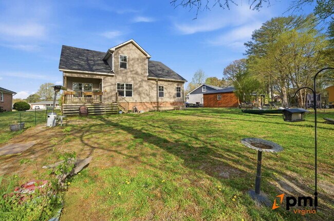 Building Photo - Stunning 5 Bedroom Waterfront Home with 2 car garage